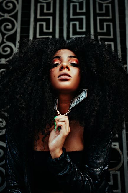 pexels-photo-3289620-3289620 Dynamic editorial photo of a model with afro hair and bold makeup in an urban setting, exuding glamour and edge.